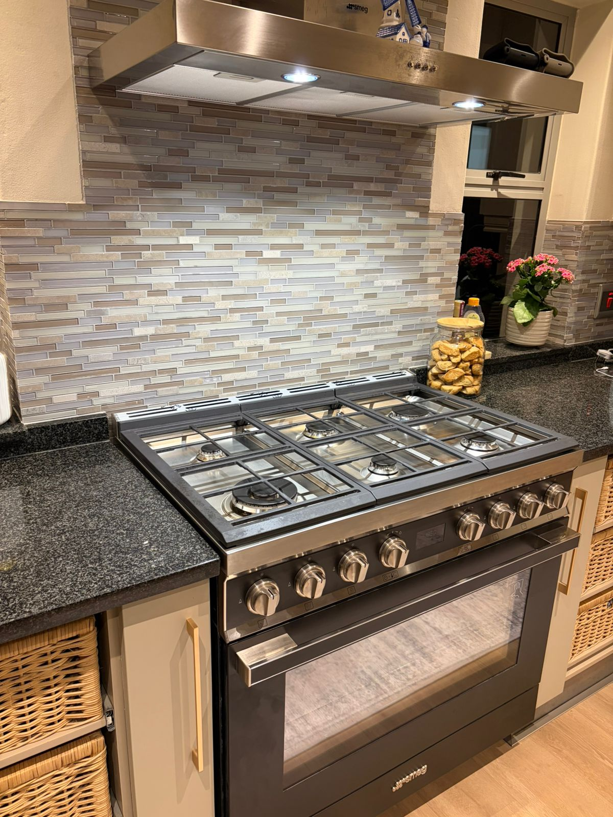 Kitchen hob and mosaic splashback after renovation